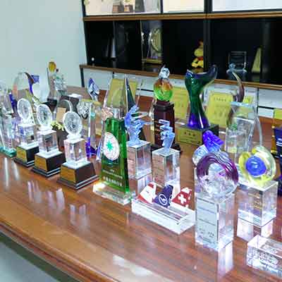 <p>榮耀來自信任</p>
